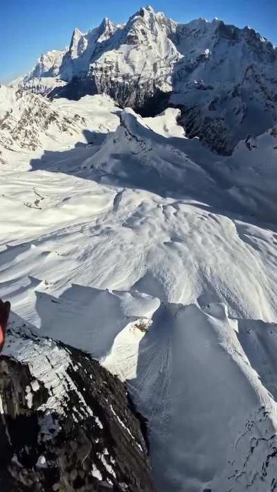 Following someone else's ski tracks