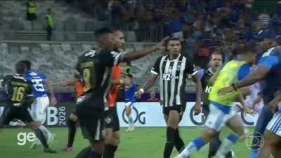 23 Players got red cards and were sent off in this carnage during the Cruzeiro vs Atletico MG game last night in Brazil.