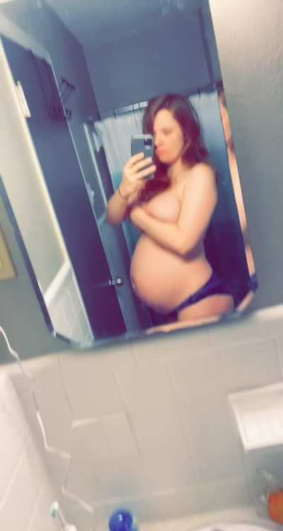 [fire<wbr>whisk<wbr>ey_s] Buy my premium snapchat for daily content with this cute, sexy pregnant belly. DM me for details. 😘