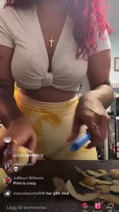 I wish i was her dad🤧🥴👏🏽