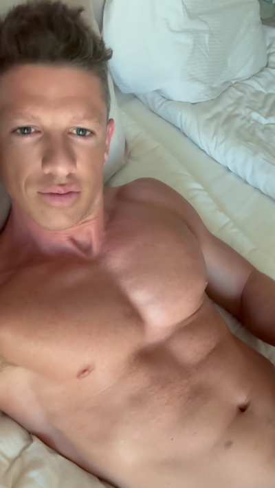 Horny Sunday in bed 😮‍💨