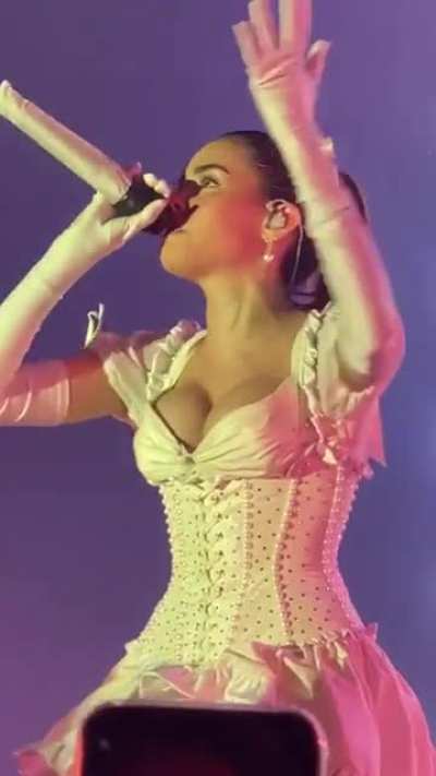 Her outfit is Amazing <3