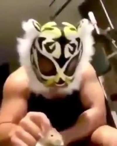 UN MONTÓN