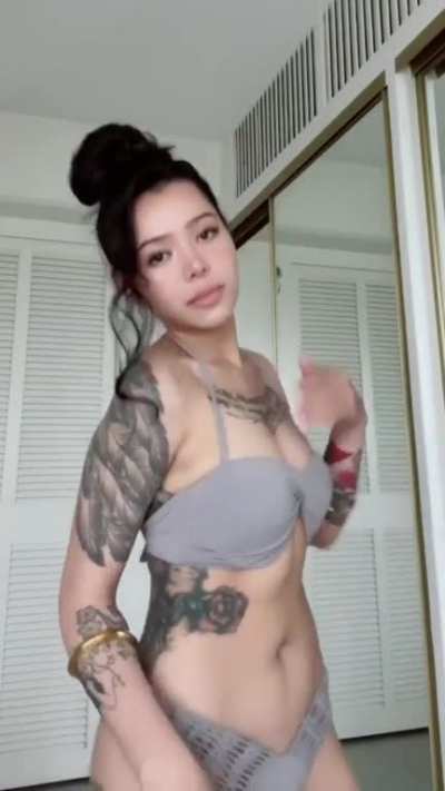 Bella Poarch 😳