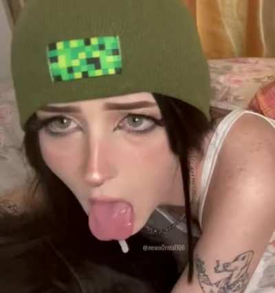 the minecraft beanie stays on while getting railed 😎