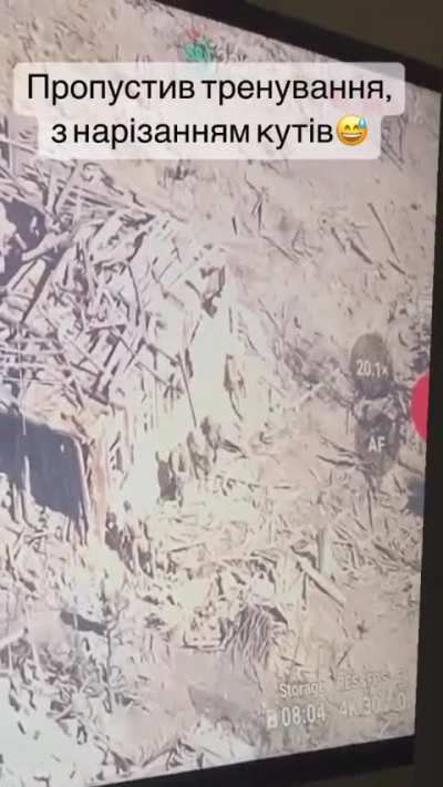 Russian soldier gets shot after peeking around a corner in Andriivka