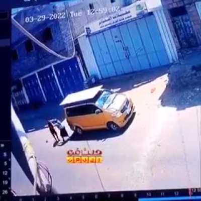 WCGW trying to tie an object to car roof