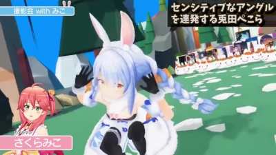 Pekora shows her tail