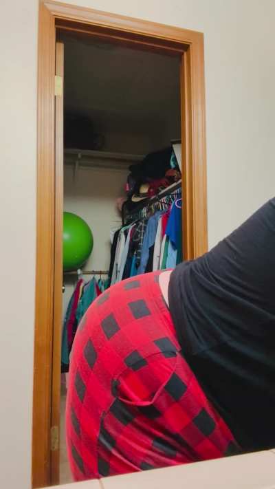 Your Bossy MILF’s Farting Cheeks Just Let One RIP… Now Get Over Here & Inhale Every Last One, My Favorite Boy-Toy 🔥