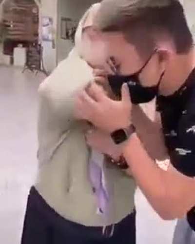 😭