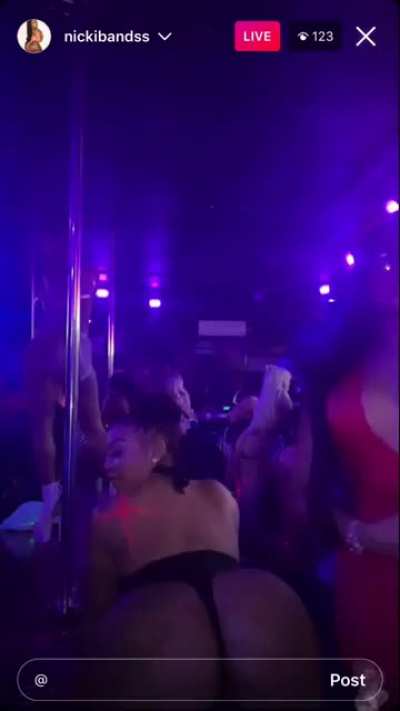 Nickibandss live