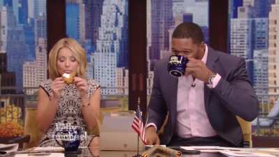Kelly Ripa Donut Cream! [November 8, 2013]