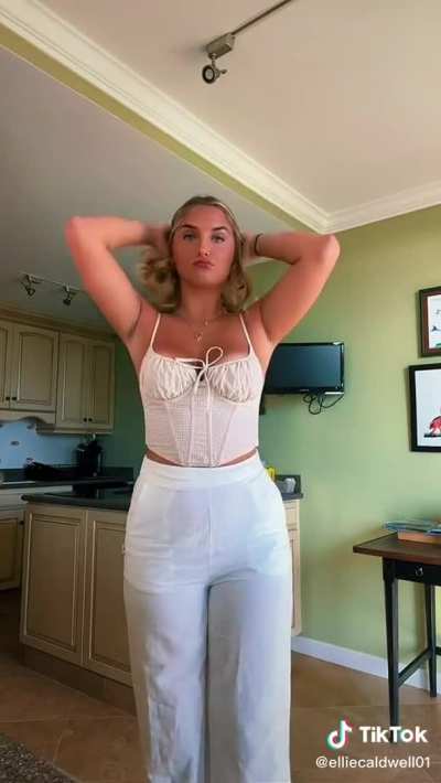 elliecaldwell01