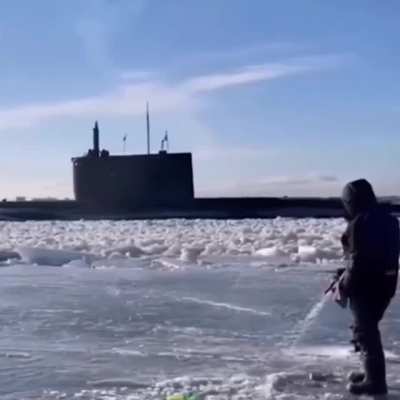Comrades, stay fishing. Наверняка где-то в Мурманске.