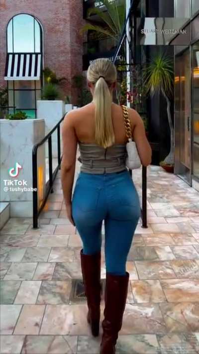 cultureburns: tushybabe