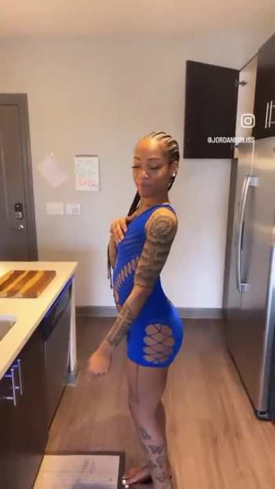 Only one thing need eatin in that kitchen 😋😋😋😋