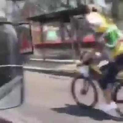 E morreu