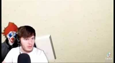 Guy scares his brother while he’s streaming a horror game