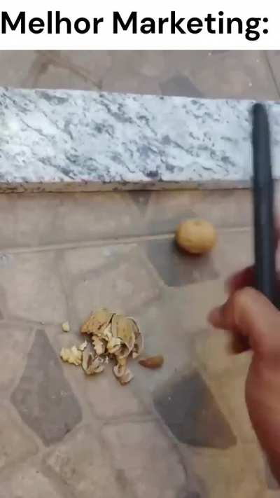 Se esse cara tentar me vender uma pedra dizendo que é um telefone, é provável que eu compre