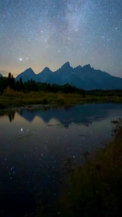 I left my camera running for 12 hours and 3,300 shots to capture an entire night of the Grand Tetons under starlight. [OC]
