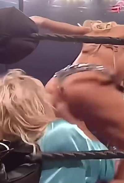 Torrie Wilson Shoves Her Ass In Kelly’s Face 