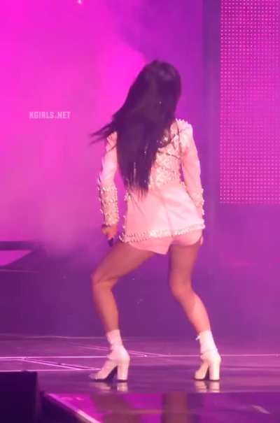 Jisoo black<wbr>pink-<wbr>conce<wbr>rt-4