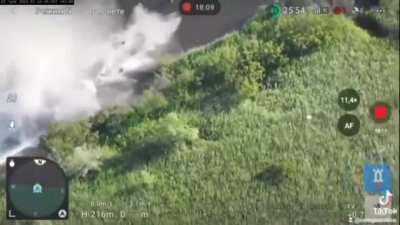 Russian boat with infantry struck by artillery or fpv in the Kherson region