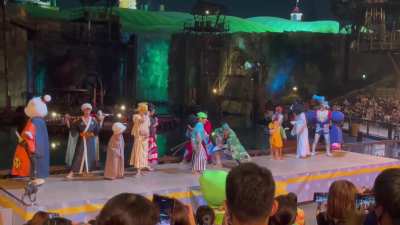 Universal studios Japan, ONE PIECE premier show (character closing vows)