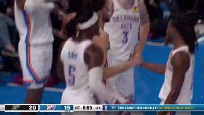 [Highlight] Victor Wembanyama drives through Chet Holmgren for the and-1 (with replay)