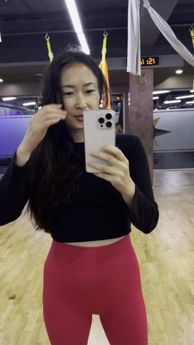 Viola, fit Asian mommy
