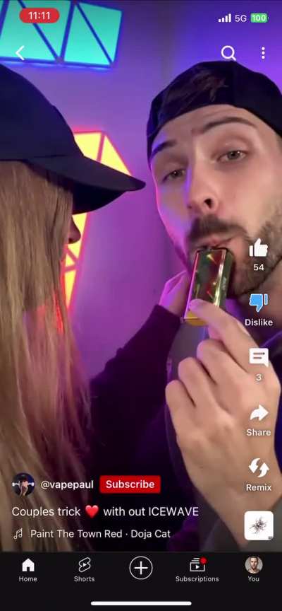 Girl+vape=cool