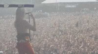 Tove Lo flashing her tits at the concert