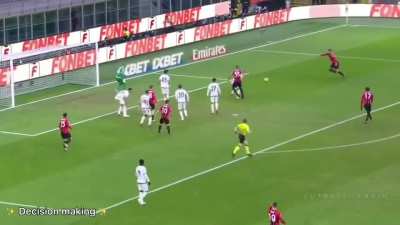 Milan - Spezia | Football can be such a pain in the ass sometimes.. (By @Futball_Karim)