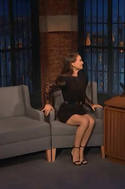 Natalie Portman has such a sexy little body😱💦