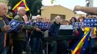 Catalans sing 