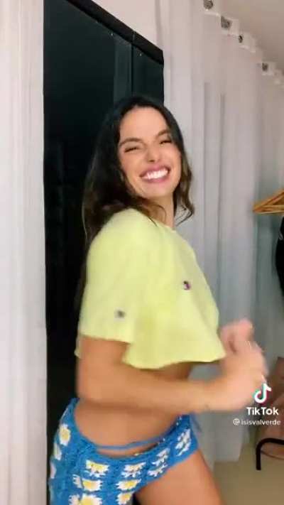 Isis Valverde