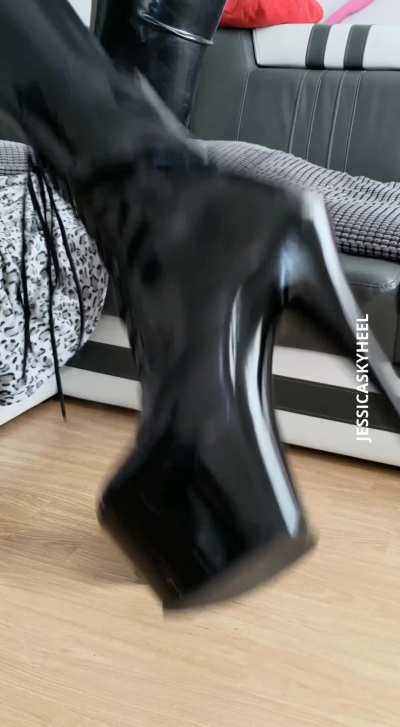 Lick my latexlegs