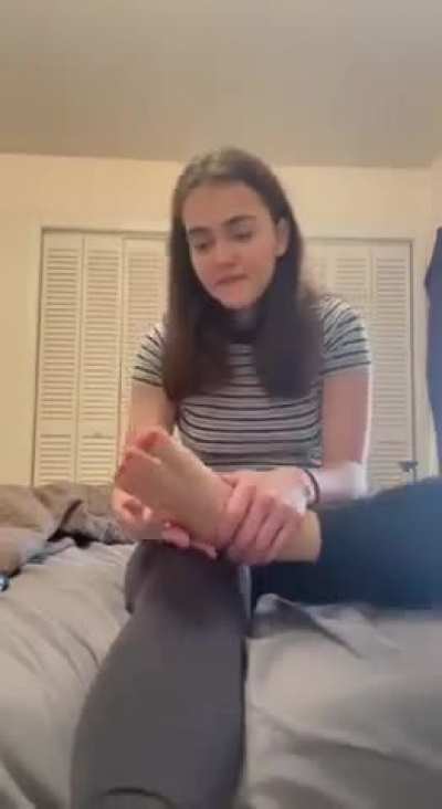 Stepsister seduces with her Big Feet