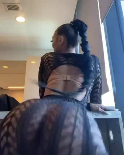 Edwina's Round Rump 🍑