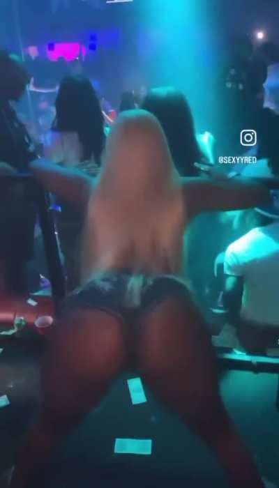 Sexyy Red twerking bouncing ASS overly in club.<wbr>😍🤤🪼