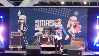Gura cosplayer at SMASH 2022 with an uncanny impression