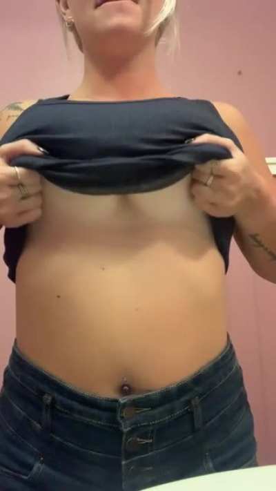 A little titty drop for reaching 10k followers 😍😭