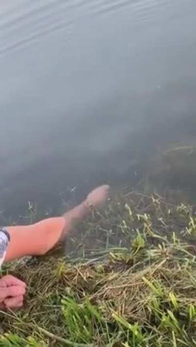 Fishing using only thumb finger and hands!