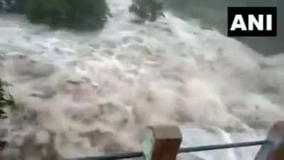 Heavy rains in Tamil Nadu! Visuals from Courtallam and Manimutharu Waterfalls