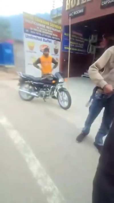 Haryanvi kanwadias confronted in the hills