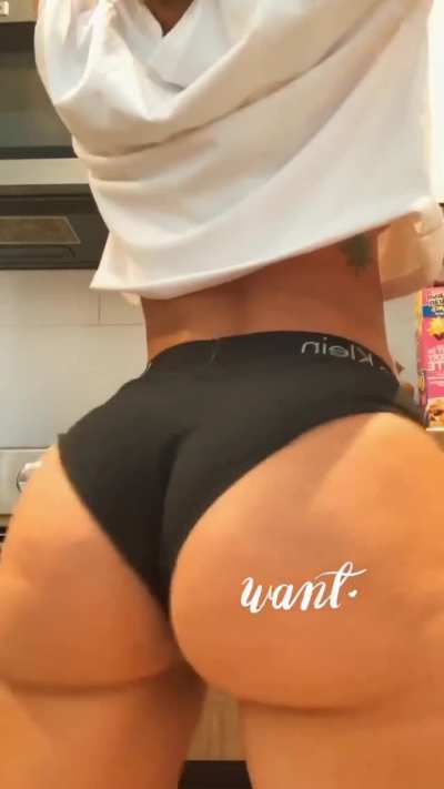 That Booty keeps growing!!! 🔥😱