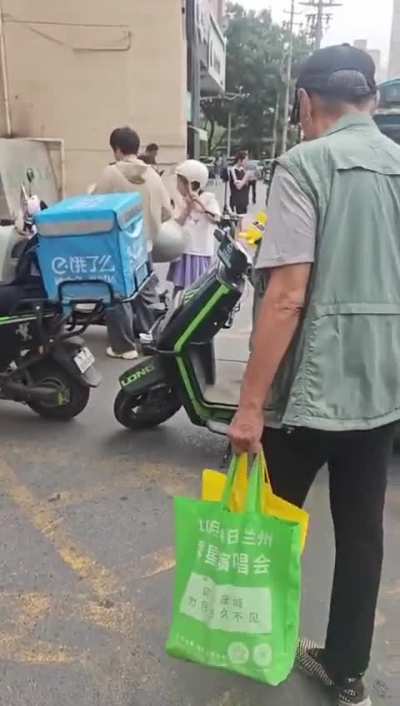 估摸着大爷<wbr>是饿坏了吧
