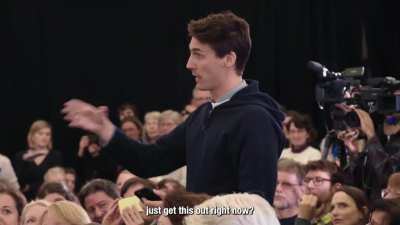 Heckler tries to interrupt Biden at campaign event and is completely humiliated: 