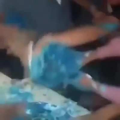 Pintaram o meno de azul🔵