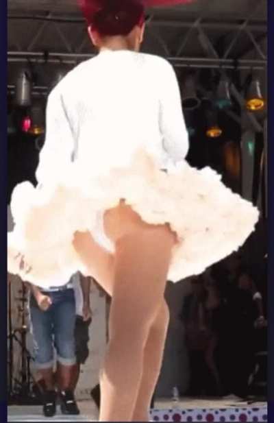 Teasing that ass